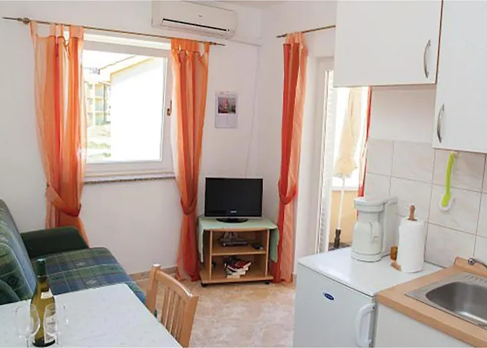 Appartamento Beautiful In Malinska